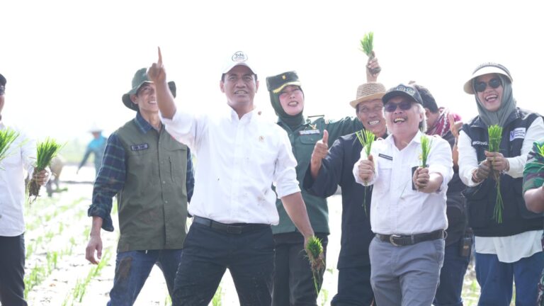 Kunjungi Kabupaten Bandung, Mentan Amran Ajak Petani Percepat Waktu Tanam