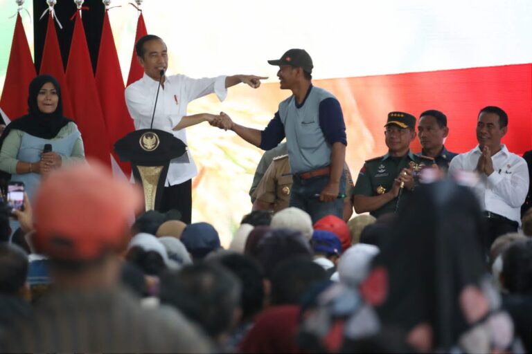 Ribuan Petani Banyumas Sambut Kehadiran Presiden Jokowi dan Mentan Amran