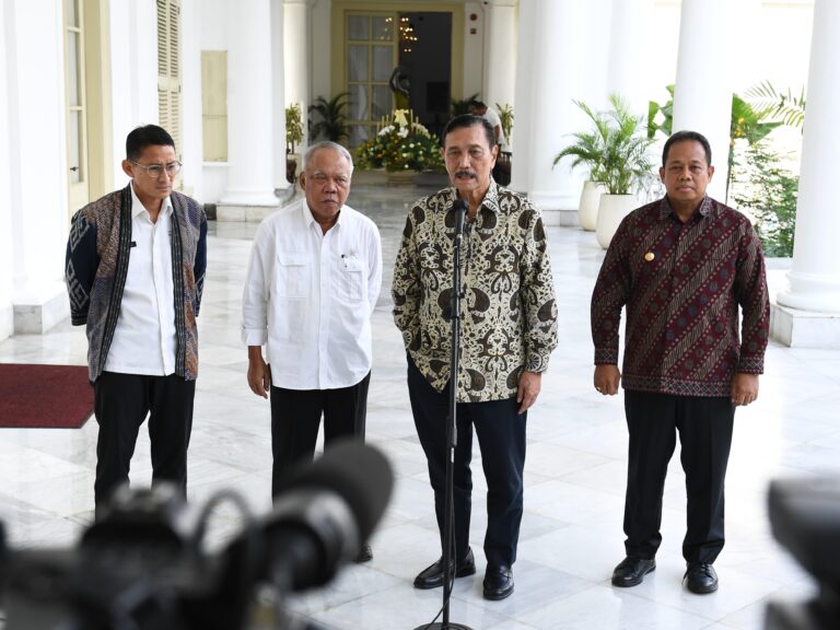 Jokowi Bersama Sejumlah Menteri Gelar Ratas Terkait WWF ke-10